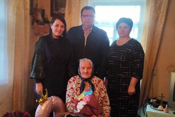 Регину Грибок поздравили с 90-летием