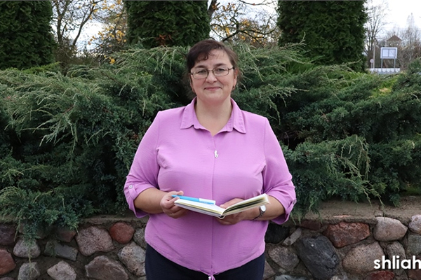 Жыццё па спіралі: гісторыя Ірыны Івашкевіч — ад палёў і бібліятэкі да паэзіі і водару хатняга хлеба.